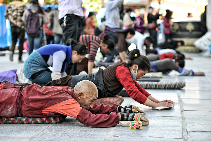 Worshipping outside Tibet's holiest temple - Jokhang