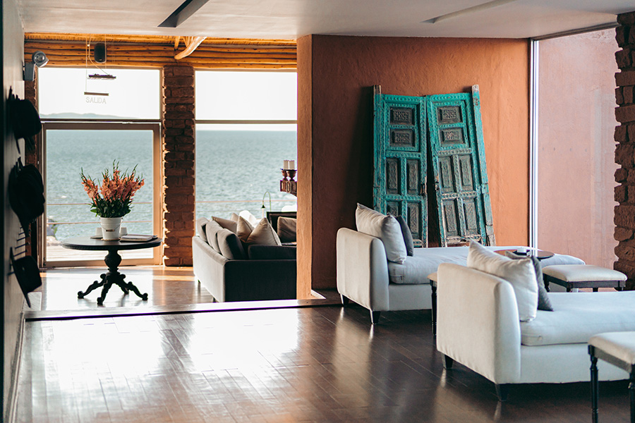 Unwind in one of Titilaka's 3 lounges whilst watching the sunset over the lake | Photo credit: Titilaka Lodge