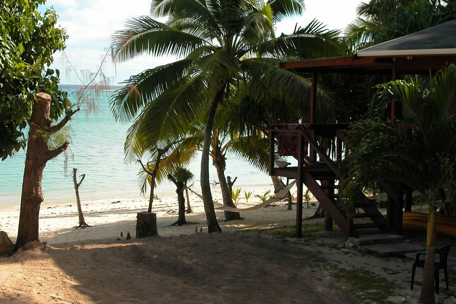 Aitutaki Beach Villas - view of the beach