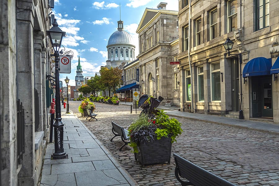 900x600_canada_montreal_streets_dome