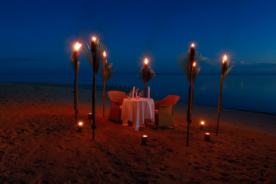 Little Polynesian - candlelit dinner on the beach