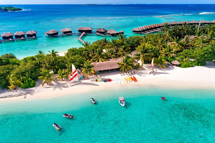Enjoy snorkelling and sailing right off the beach | Photo credit: Sheraton Full Moon Resort & Spa 