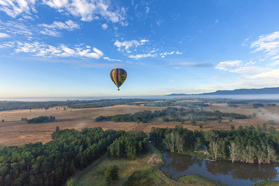 australia-nsw-hunter-valley-ballooning-900x600
