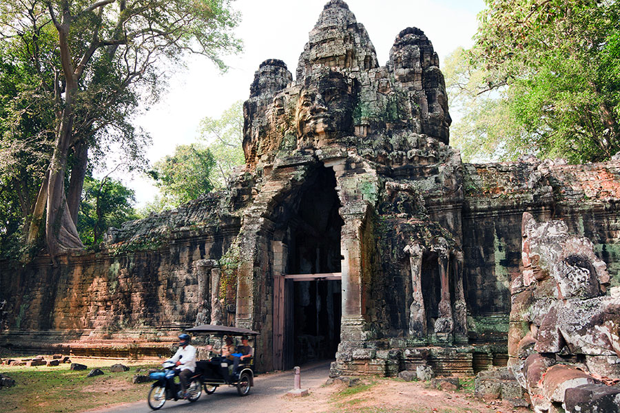 Discover the ancient faces of Angkor Thom
