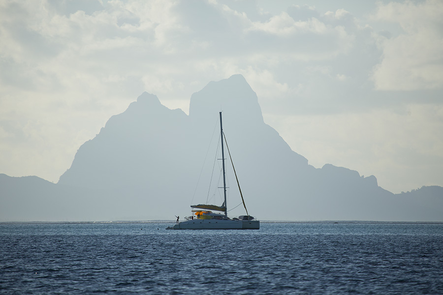 french_polynesia_tahaa_yacht_charter_mountains_c_gregoire_le_bacon
