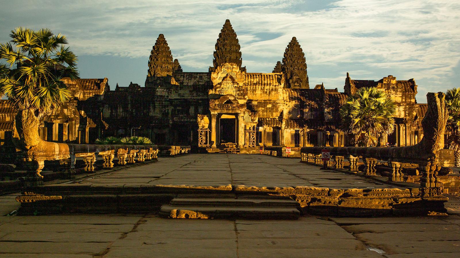 image_cambodiatovietnamlanternsnightlifelocalliving