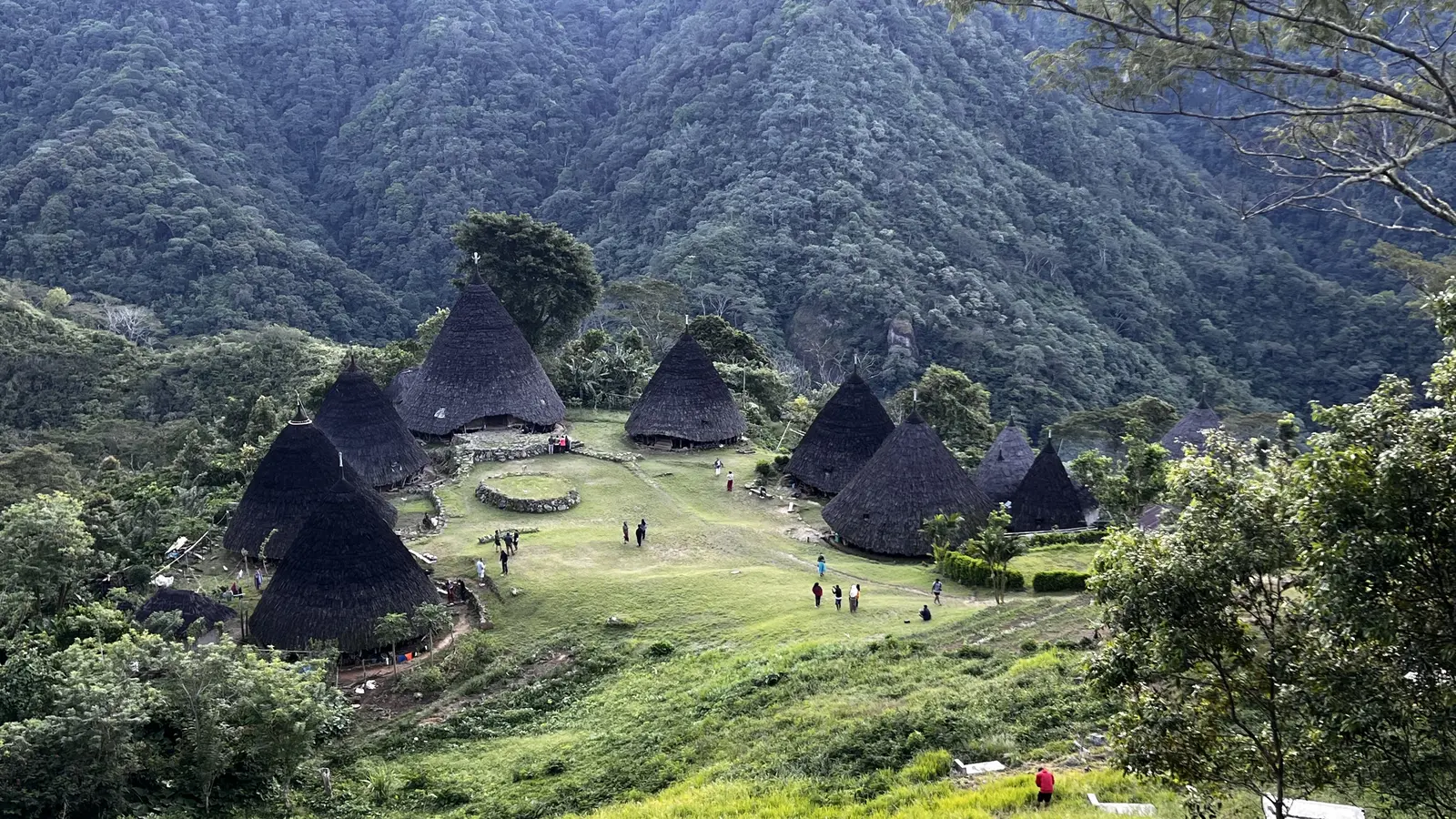 image_floresfrontierjunglesvillageskomodoquests