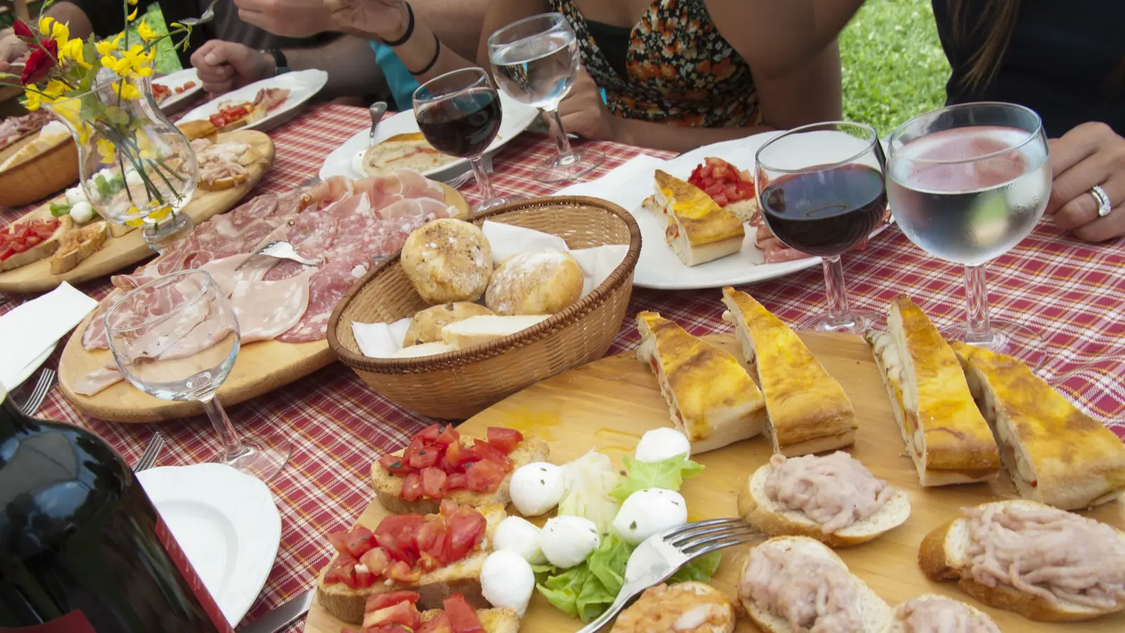 image_locallivingitalytuscanysangimignano