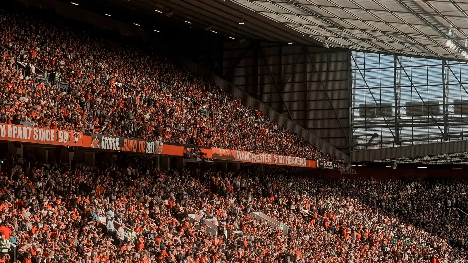 image_manchesterunitedfromthestandstothestreets