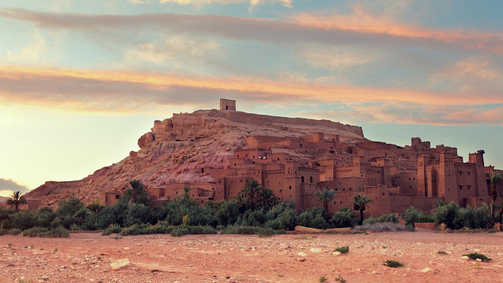 image_moroccandesertadventurerivercanyonscamels