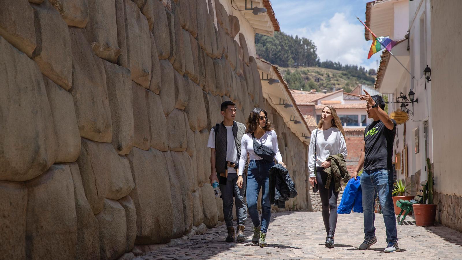 image_perussacredvalleymachupicchubytrain