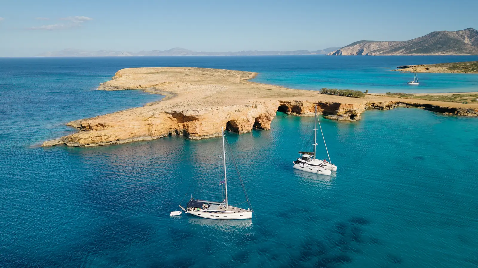 thumbnail image_sailinggreece-santorinitomykonos_8-days