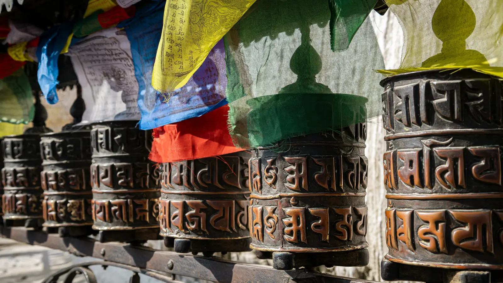 image_signaturehimalayankingdomsofnepalbhutan