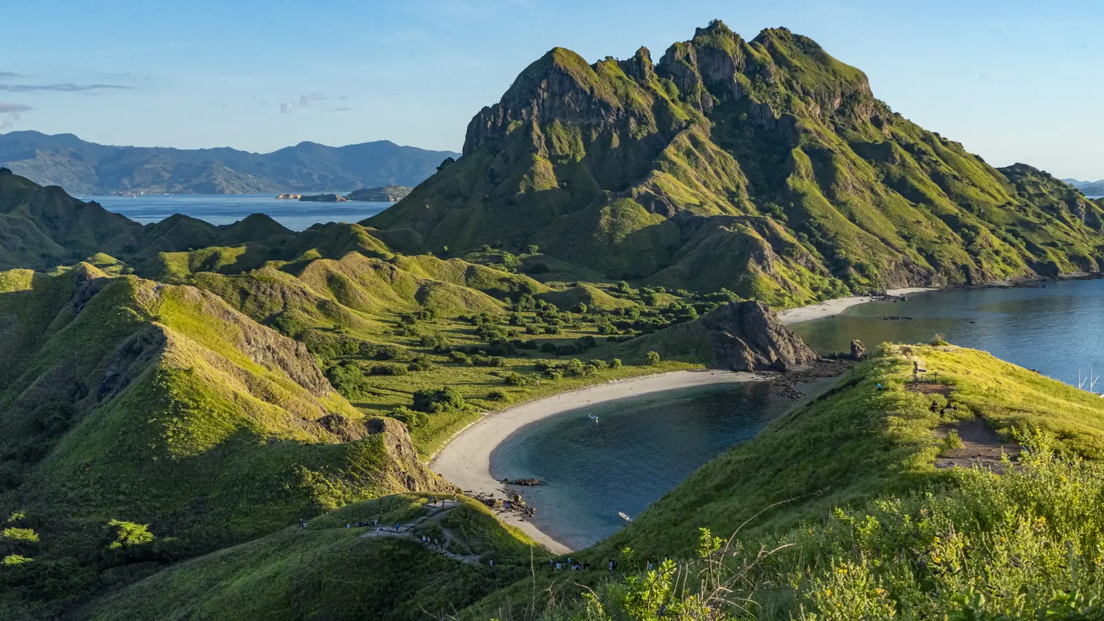 image_ubudtofloreskomododragonsbeachestribaltreks