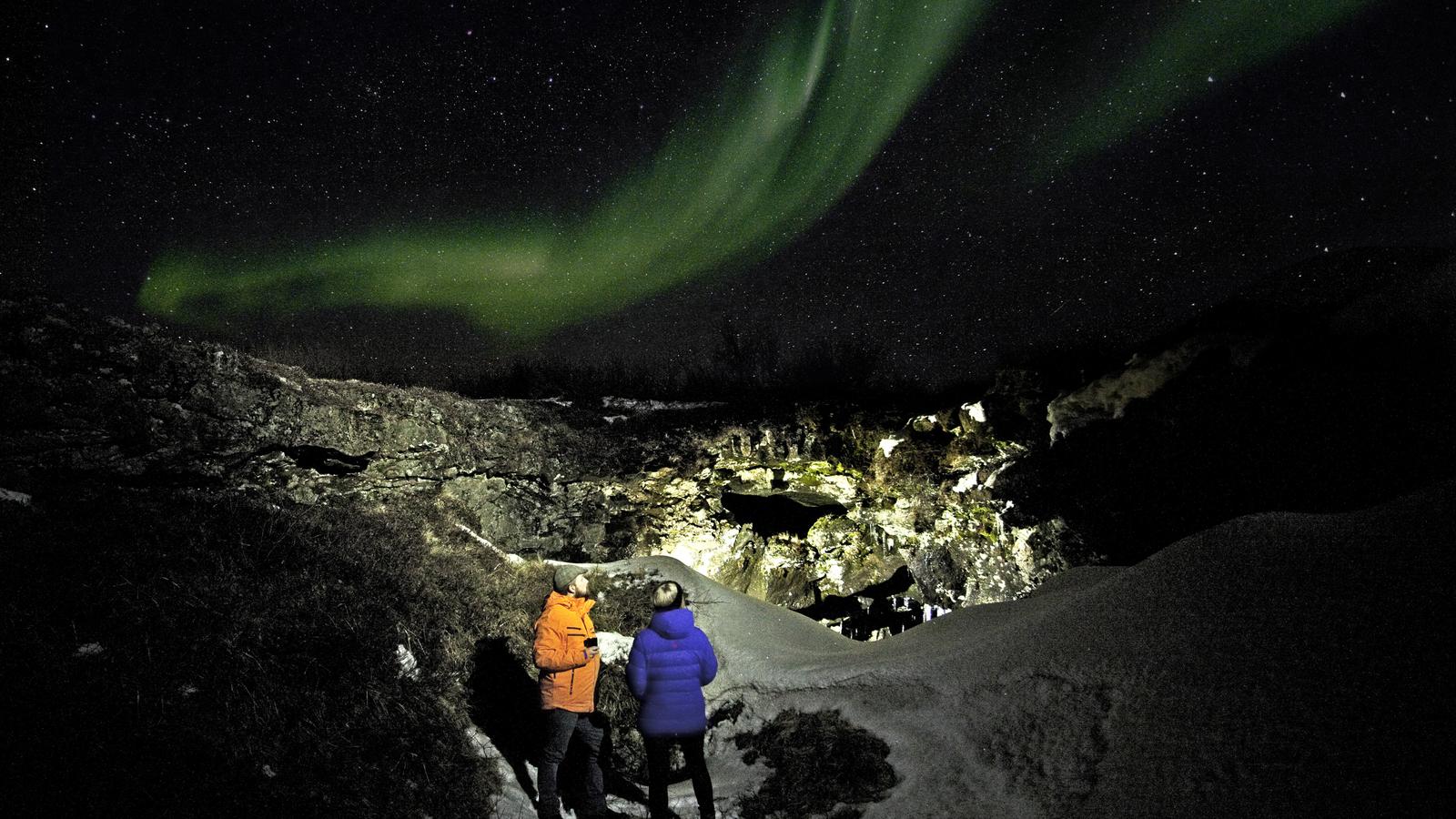 image_winterinicelandwaterfallsauroranights