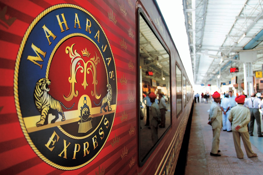 india_train_maharajas_express_exterior