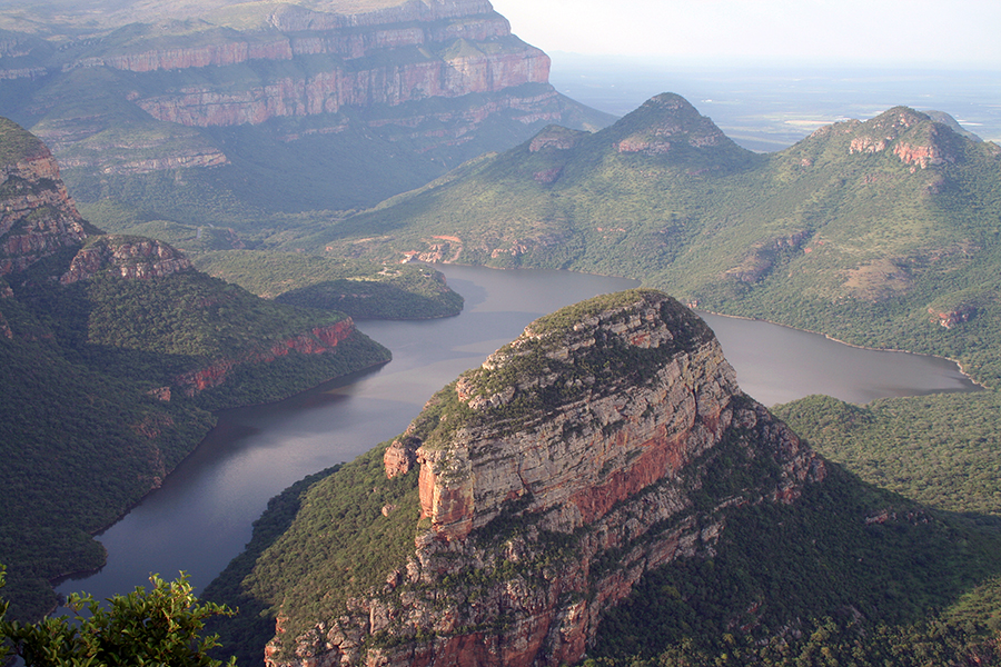 The stunning backdrop of the Drakensburg Mountains