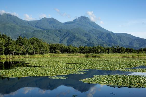 image_activejapanhokkaidoswildtrailsvolcaniconsens