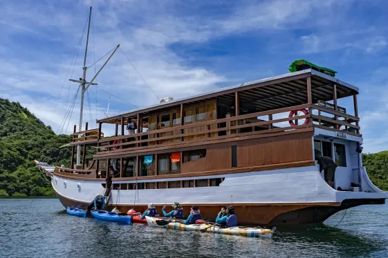 image_balilombokgiliflorestheislandsampler