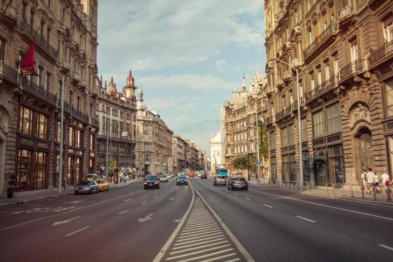 image_budapesttoberlingraffitiwallsmarkethalls