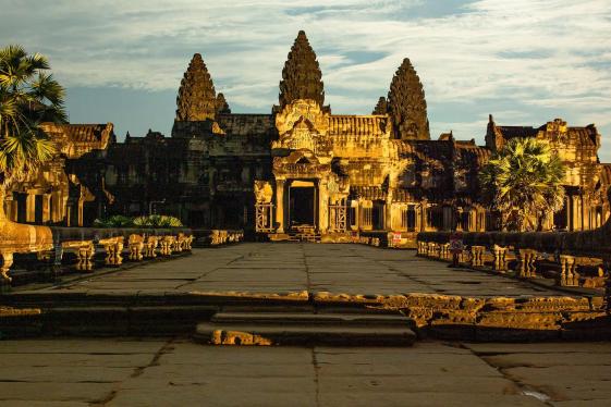 image_cambodiatovietnamlanternsnightlifelocalliving