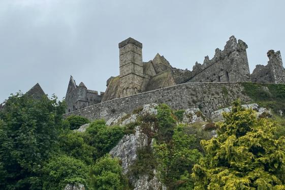 image_irelandcharmingvillagestraditionaltaleshikingthedinglepeninsula