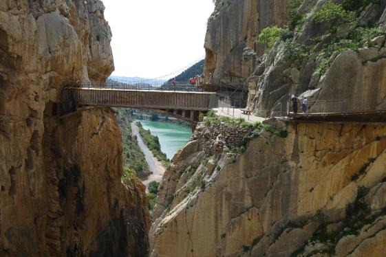 image_spainvibrantcitiescountrysidewalks