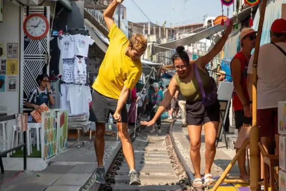 image_totalsoutheastasiatastystreeteatschillislandvibes