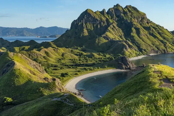 image_ubudtofloreskomododragonsbeachestribaltreks