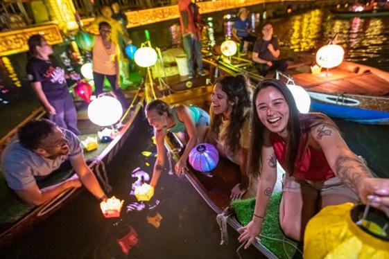 image_vietnamtocambodiahochiminhcitysiemreapbeachbars