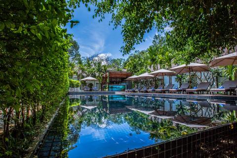 The Lynnaya Urban River Resort & Spa is a 15 minute walk from central Siem Reap