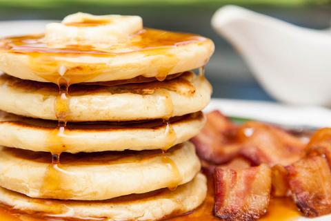 Begin your day with Canadian pancakes and maple syrup | Travel Nation