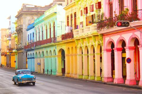 Colourful streets and classic cars in Old Havana | Travel Nation