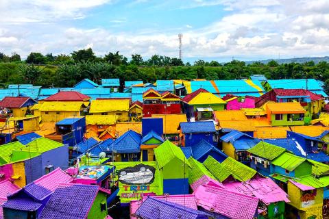 Rainbow roofs of Kampung Warna Warni in Indonesia | Travel Nation