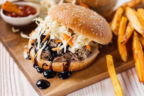 Tuck into a pulled pork burger in Houston | Travel Nation