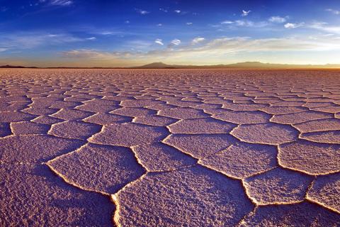 Discover the barren landscapes of the Uyuni Salt Flats