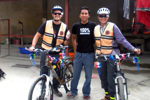 Posing with the a local cyclist in Bolivia - next stop the Death Road!