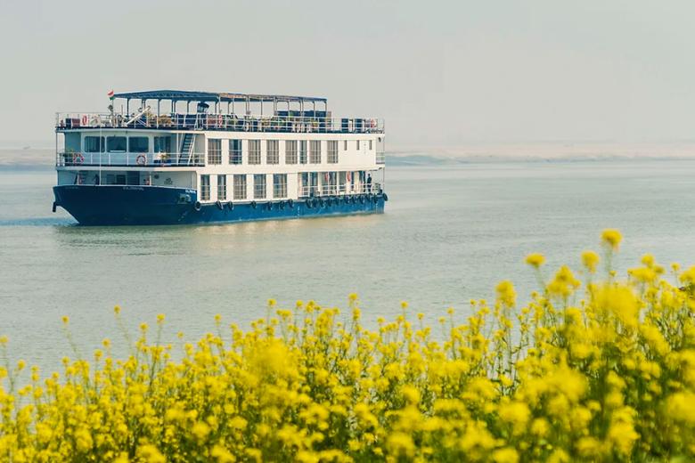 Cruise along the River Ganges in Rajmahal Boat | Photo credit: ABN Cruises
