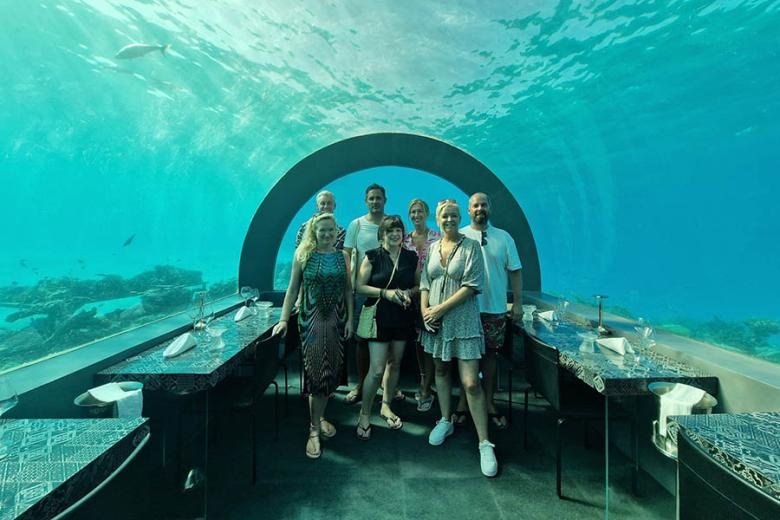 David at the world-famous H2O restaurant | Travel Nation