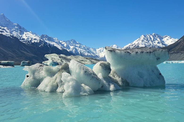 See glaciers calving on Lake Tasman | Travel Nation