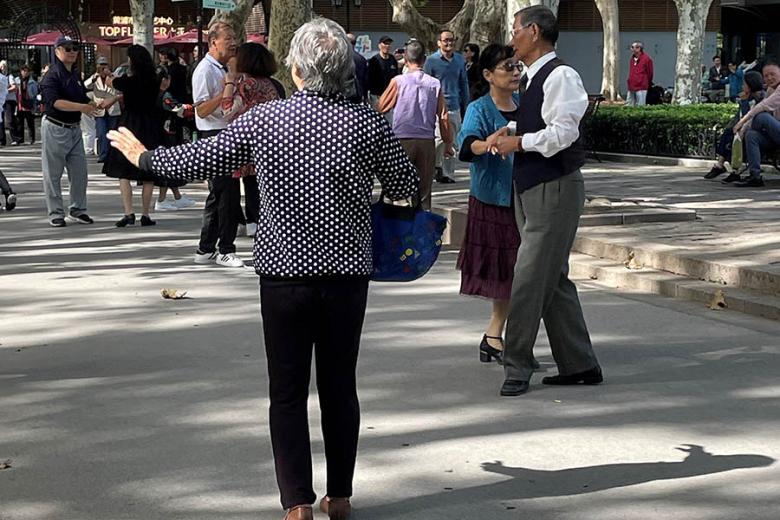 Meet the locals at Fuxing Park, Shanghai | Travel Nation