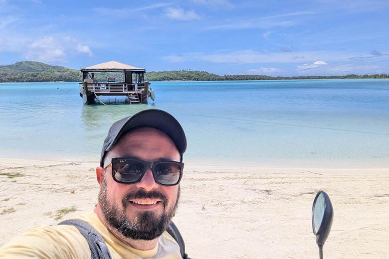 Scott exploring Aitutaki | Travel Nation