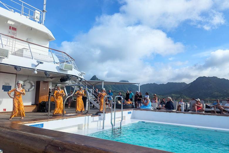 The greeting aboard the MS Paul Gauguin | Travel Nation