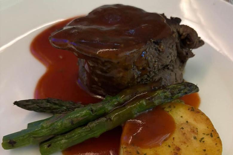 Dining in Vietnam Airlines business class | Travel Nation