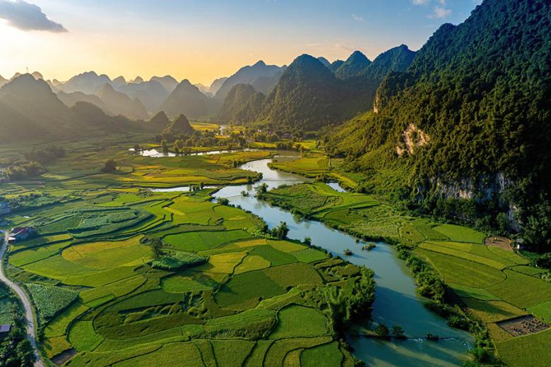 Visit Phong Nam Valley in Vietnam | Travel Nation