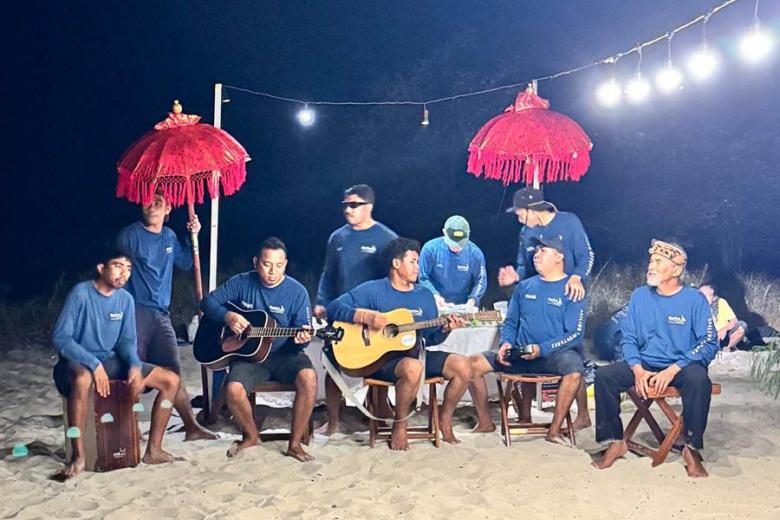 The friendly SeaTrek crew | Travel Nation