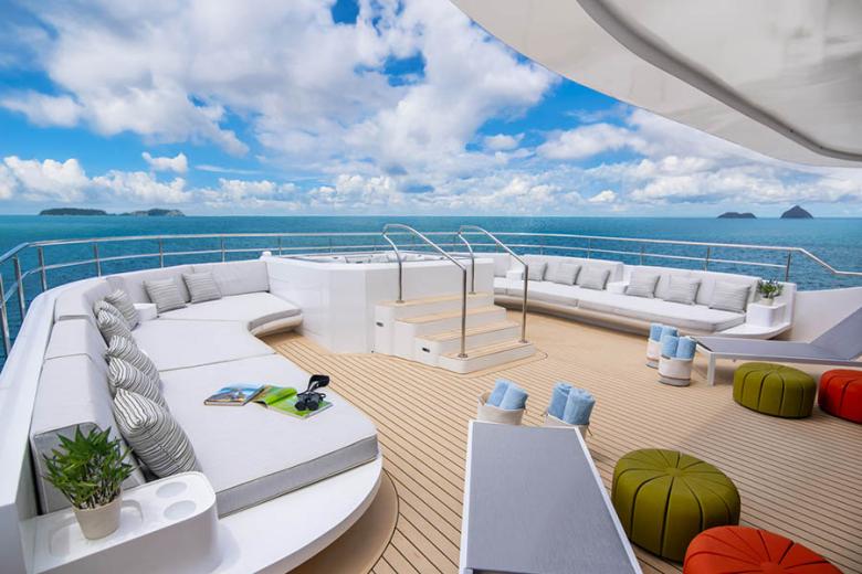Social area aboard the Tribute superyacht | Photo credit: Oniric Safari Cruises
