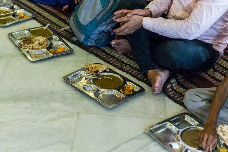 Pilgrims eating in Delhi's Sikh temple | Travel Nation