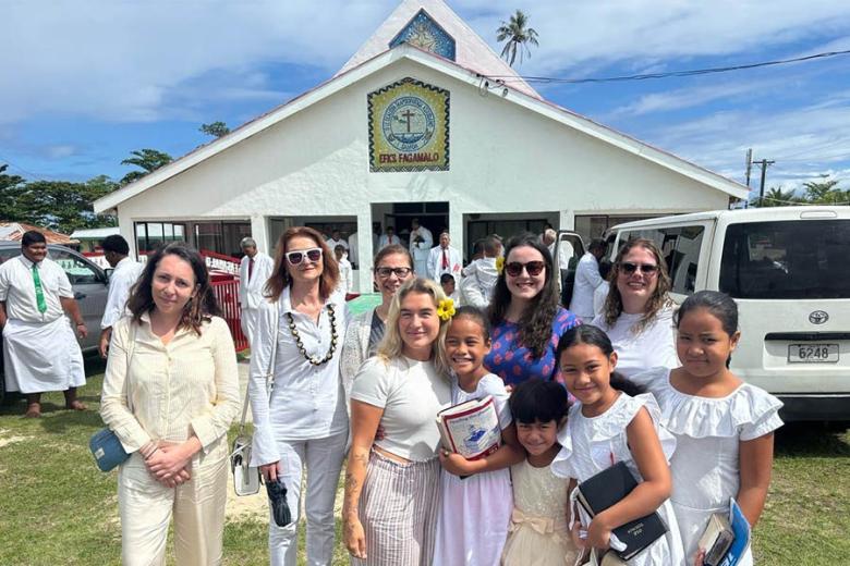Milly with the local people in Samoa | Travel Nation