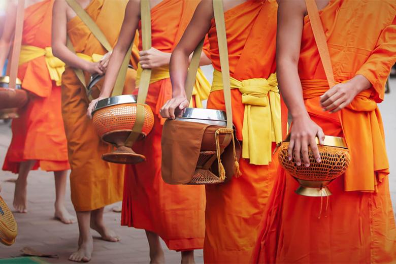 Learn about the monks in Laos | Travel Nation